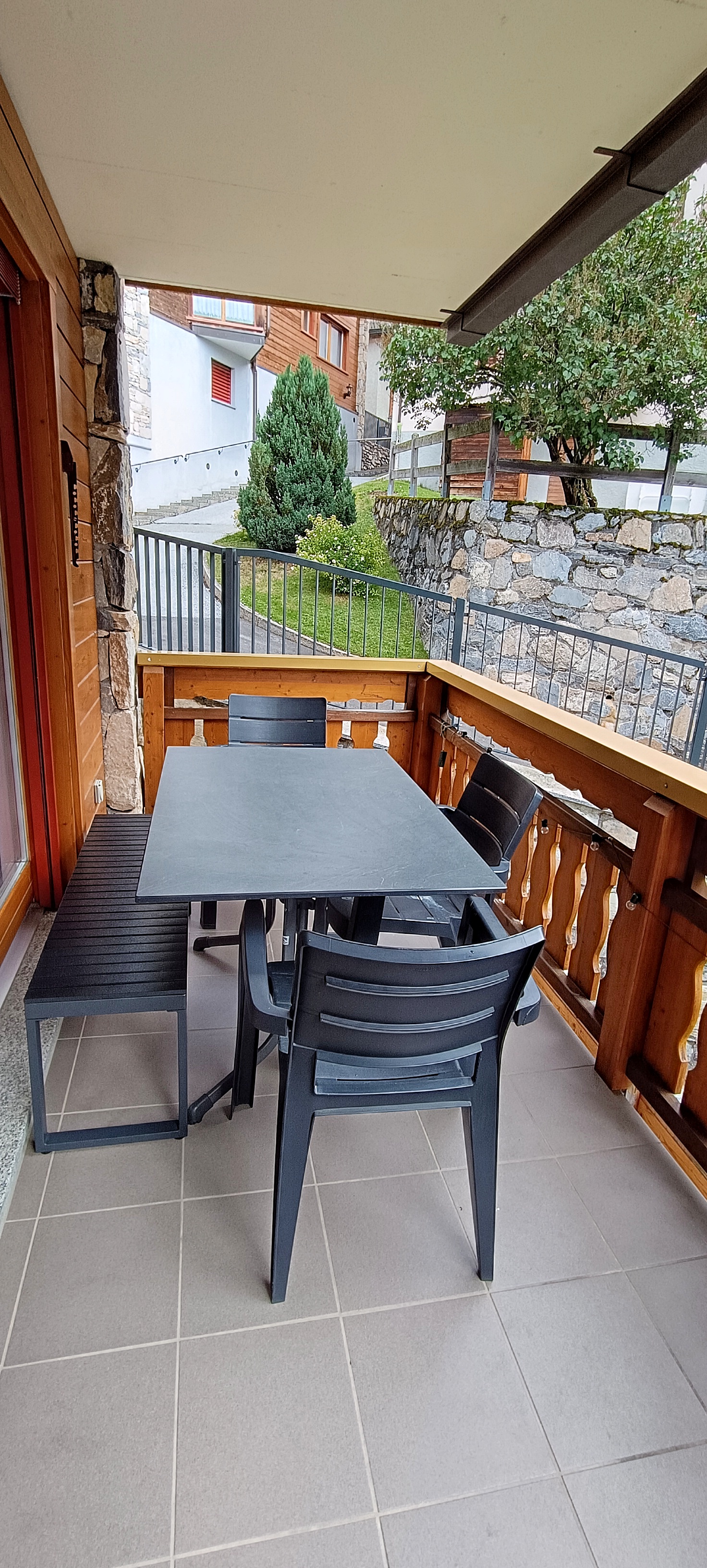 Il balcone con vista sulle montagne e sulla vallata