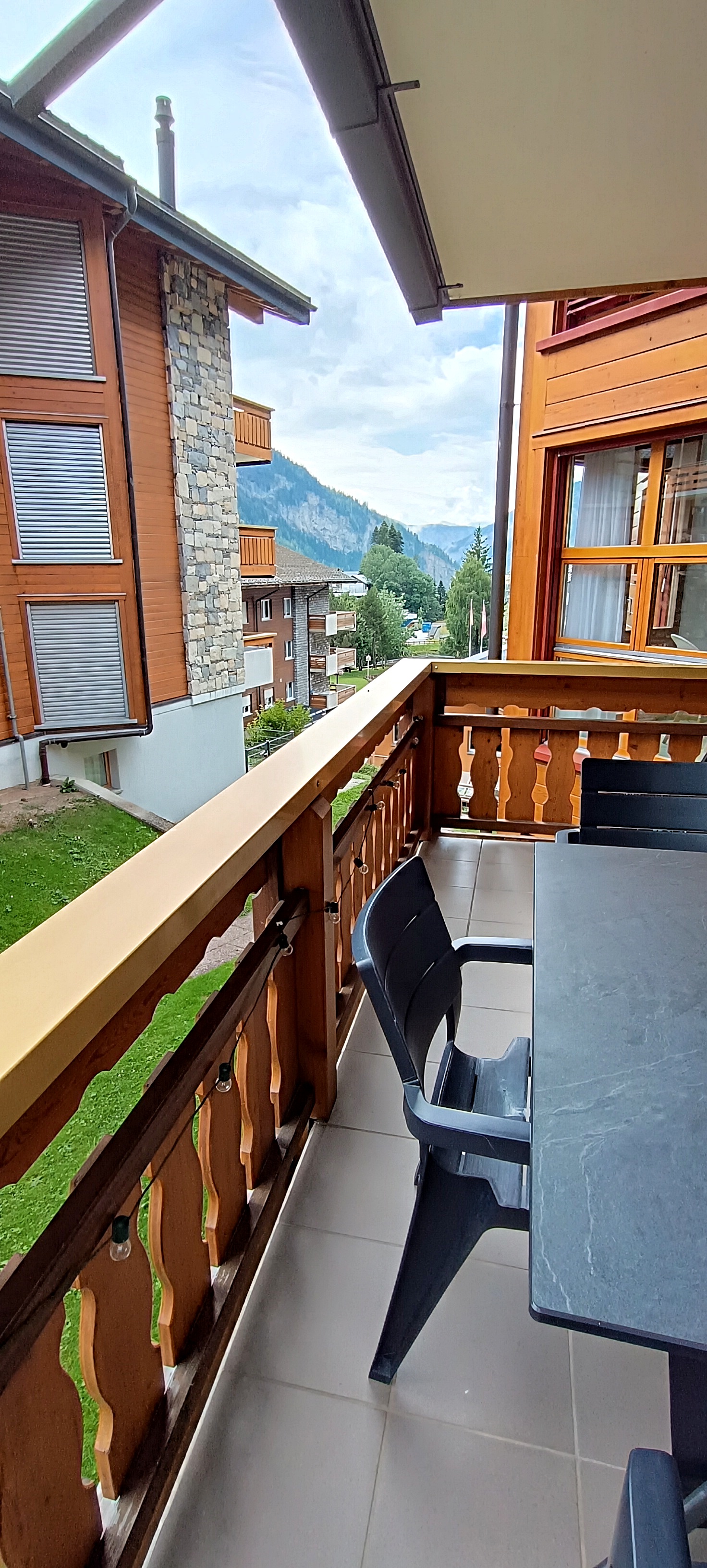 Il balcone con vista sulle montagne e sulla vallata