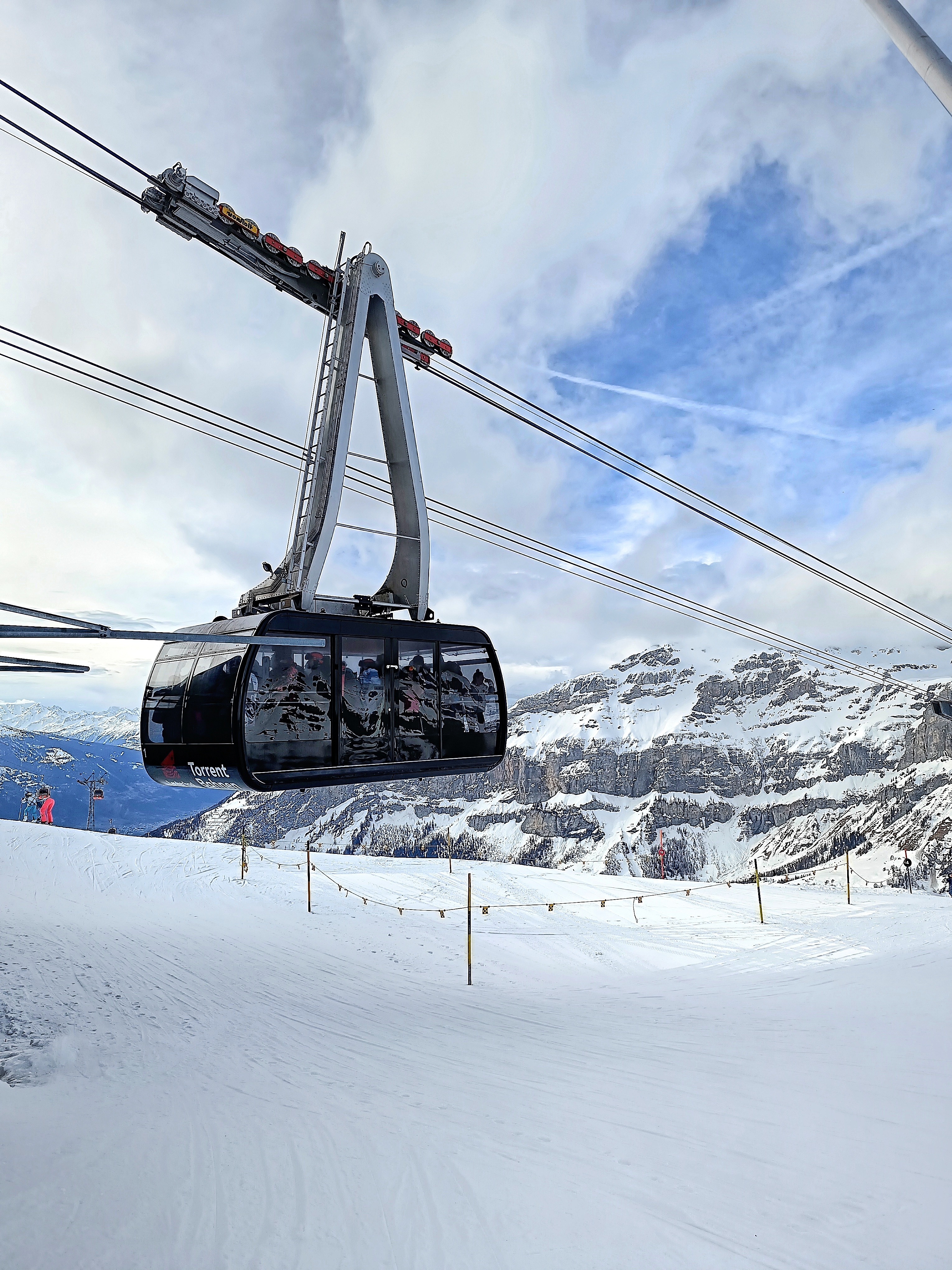 Torrent cable car